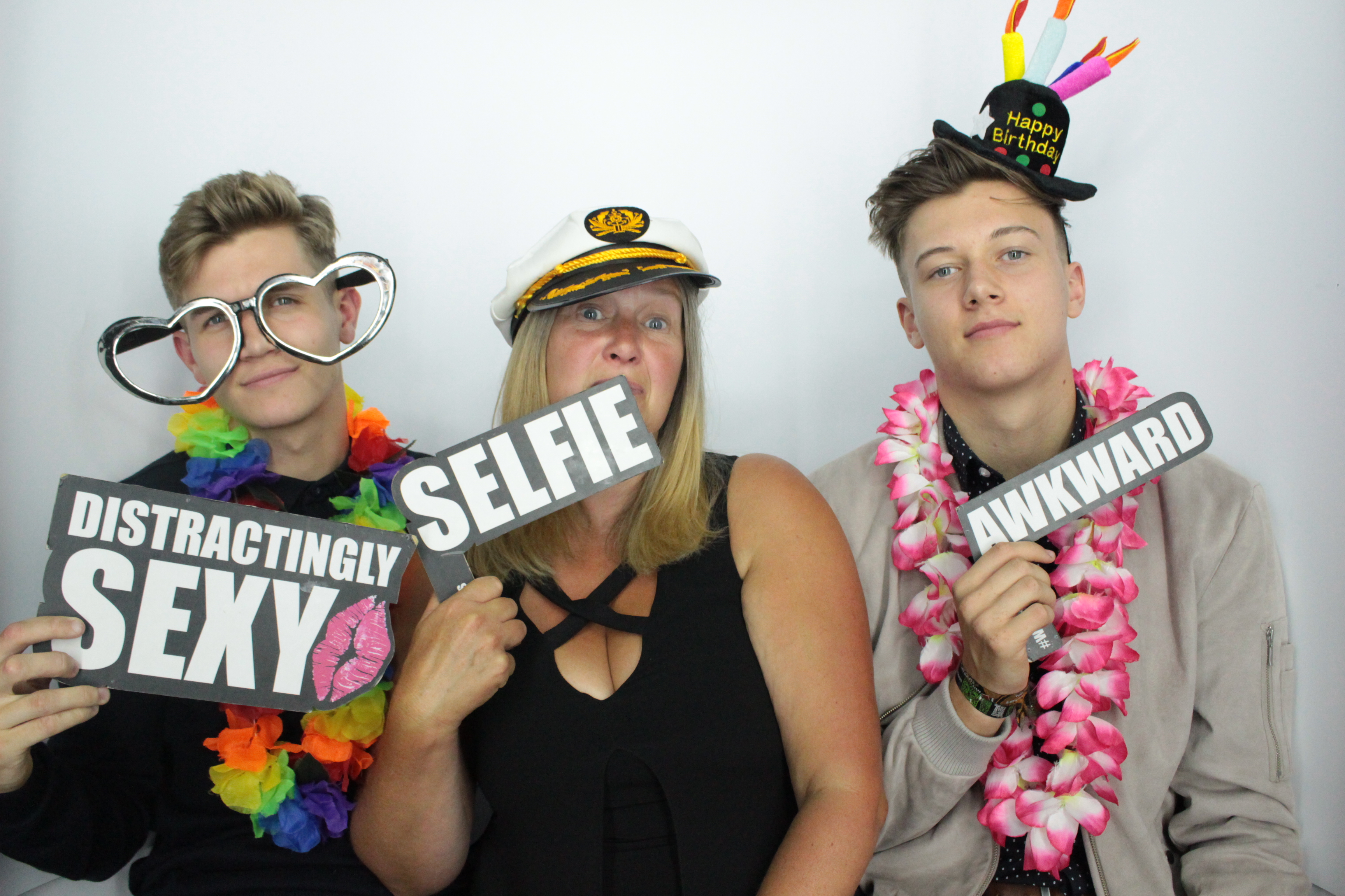 Martin & Colleen’s Joint 50th | View more photos from the event at gallery.myphotoboothexperience.co.uk/u/MyPhotoBoothExperienceLtd/Martin-Colleen’s-Joint-50th